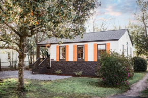 Central Location, Pet Friendly Fenced Backyard!